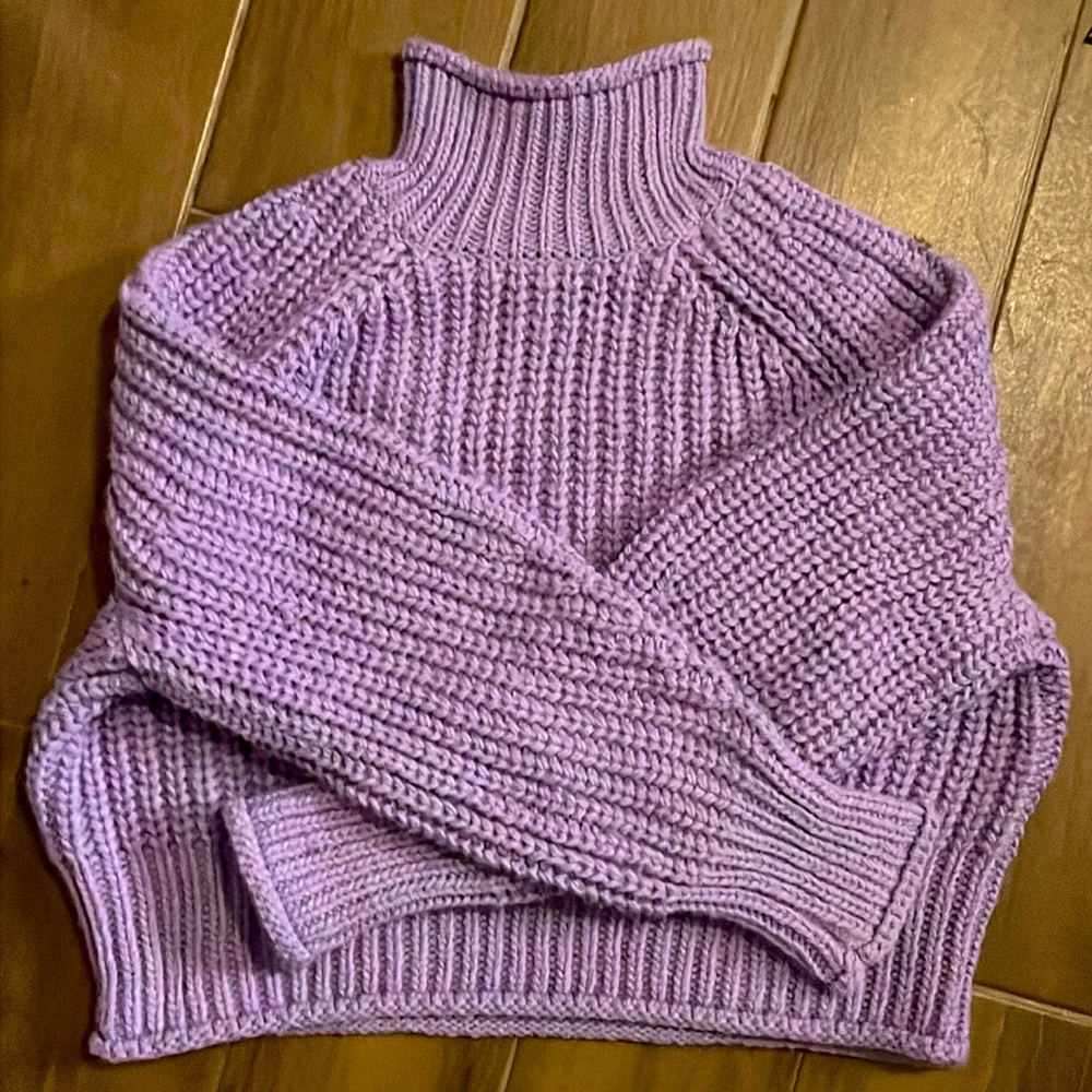 Purple knitted turtle neck